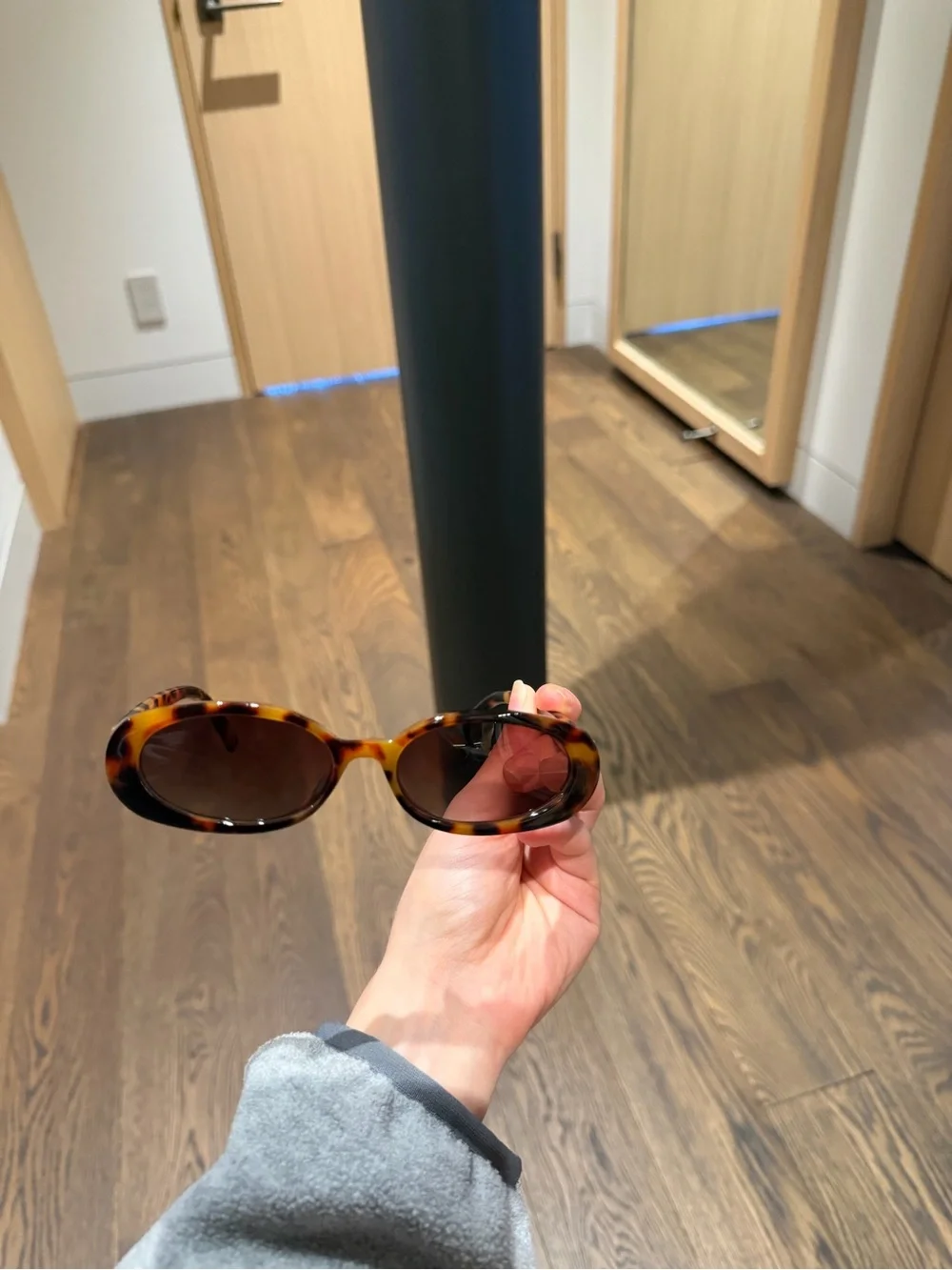 Tortoiseshell Oval Women's Sunglasses
